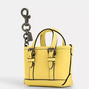 Coach Mini Warner Tote Bag 𝐒𝐨𝐥𝐝 𝐎𝐮𝐭 𝐀𝐜𝐫𝐨𝐬𝐬 𝐂𝐨𝐚𝐜𝐡 𝐒𝐭𝐨𝐫𝐞𝐬!